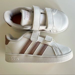 Toddler size 7 Adidas Sneakers